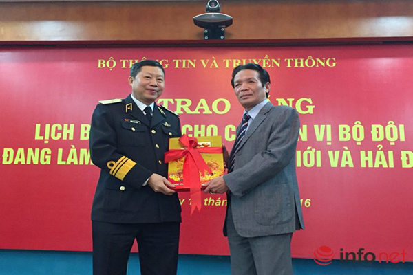 Bộ TT&TT tặng các chiến sĩ biên phòng, hải quân 3.000 cuốn lịch bloc
