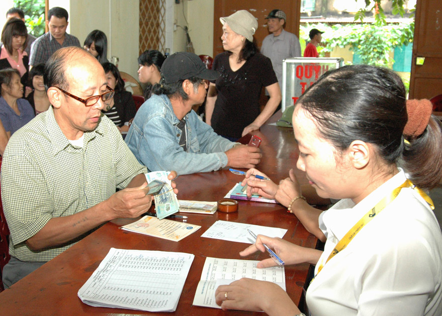 Từ 1.1.2014, thành phố Hà Nội bắt đầu triển khai chi trả bảo hiểm xã hội qua hệ thống Bưu điện